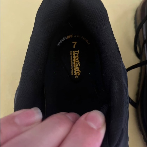 Tread safe work shoes - Picture 4 of 6